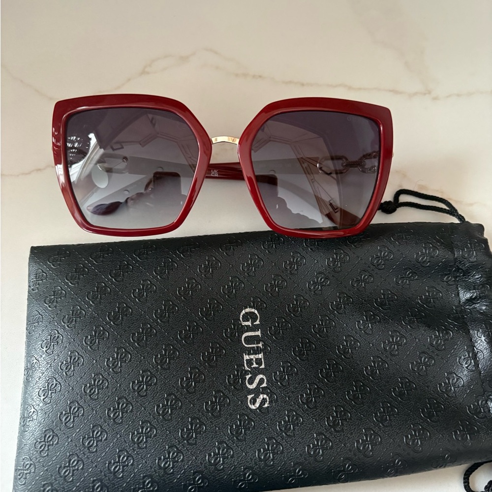 Guess Burgundy Square Sunglasses